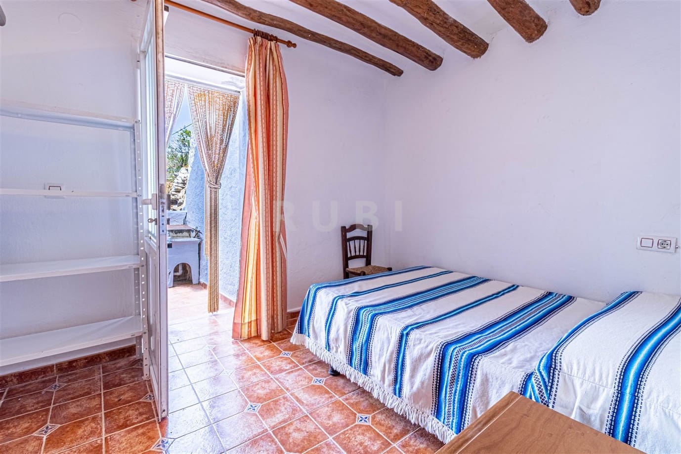 3 soveværelse Finca/Landehus til salg i Orgiva med garage - € 150.000 (Ref: 9111410)