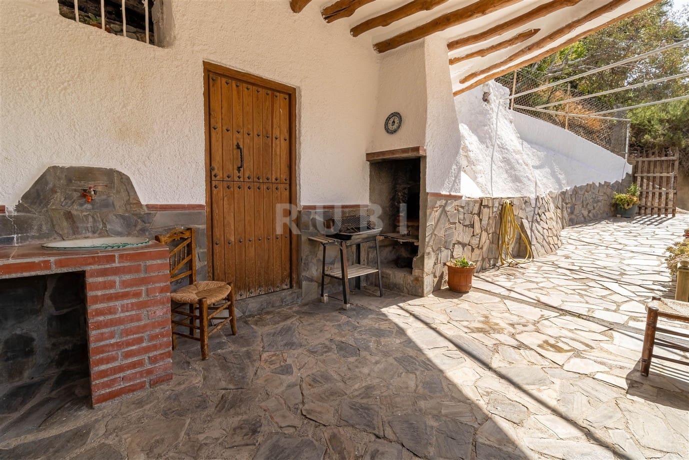 3 soveværelse Finca/Landehus til salg i Orgiva med garage - € 150.000 (Ref: 9111410)