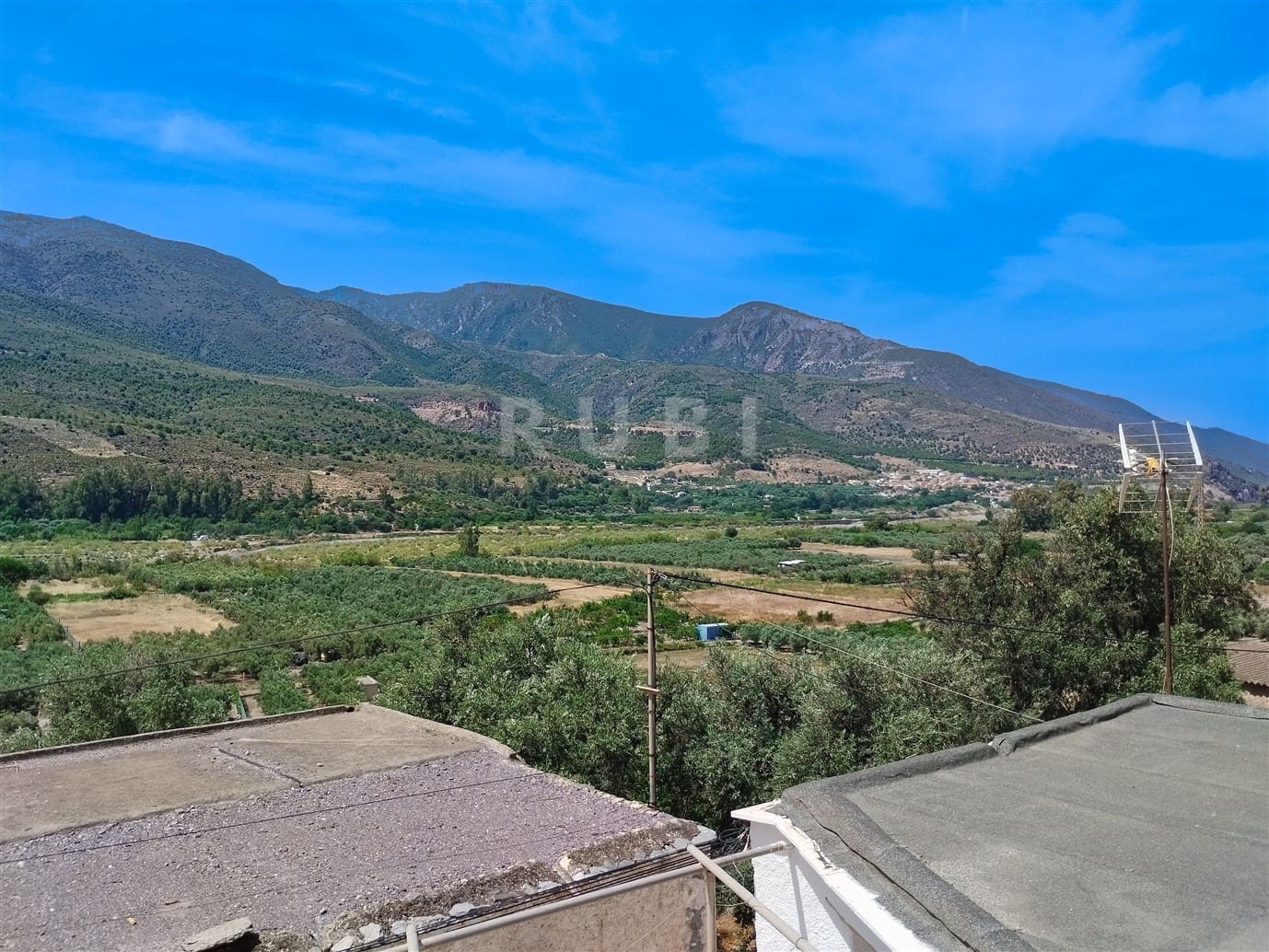 3 soveværelse Finca/Landehus til salg i Orgiva med garage - € 150.000 (Ref: 9111410)