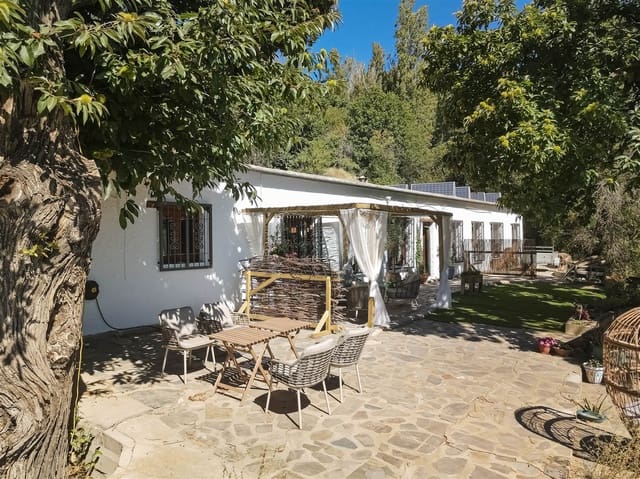 3 soveværelse Finca/Landehus til salg i Yegen, Alpujarra de la Sierra med garage - € 210.000 (Ref: 9231779)