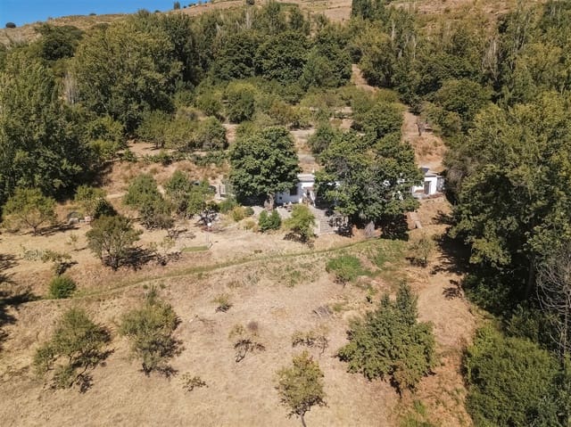 3 soveværelse Finca/Landehus til salg i Yegen, Alpujarra de la Sierra med garage - € 210.000 (Ref: 9231779)