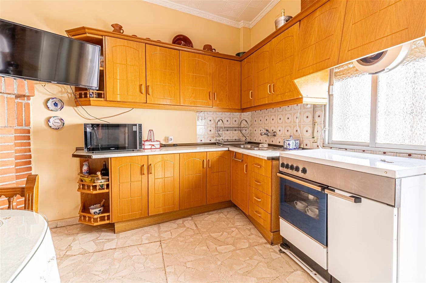 6 bedroom Townhouse for sale in Orgiva with garage - € 190,000 (Ref: 9311911)