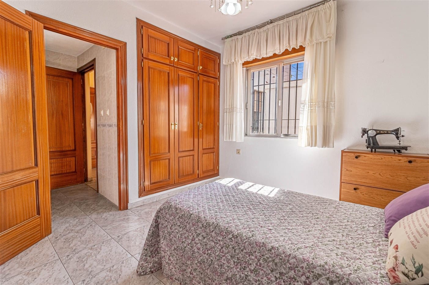 6 bedroom Townhouse for sale in Orgiva with garage - € 190,000 (Ref: 9311911)