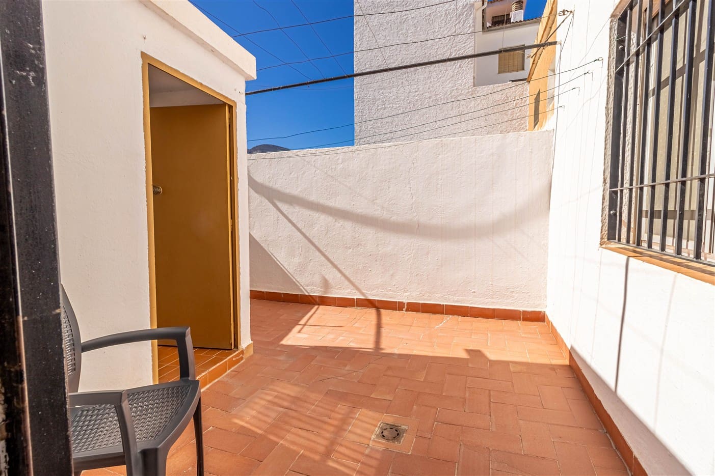 6 bedroom Townhouse for sale in Orgiva with garage - € 190,000 (Ref: 9311911)