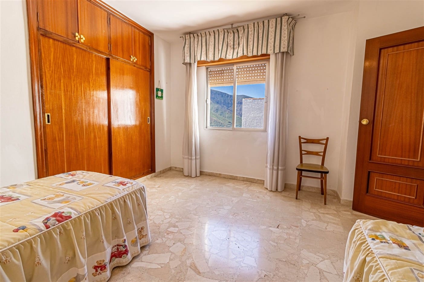 6 bedroom Townhouse for sale in Orgiva with garage - € 190,000 (Ref: 9311911)