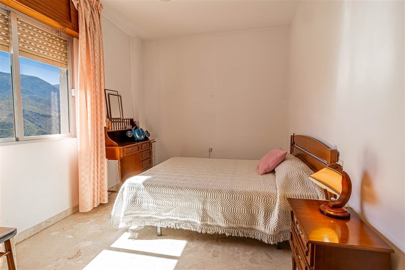 6 bedroom Townhouse for sale in Orgiva with garage - € 190,000 (Ref: 9311911)