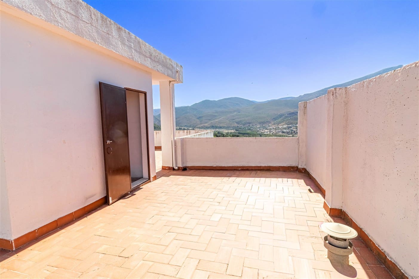 6 bedroom Townhouse for sale in Orgiva with garage - € 190,000 (Ref: 9311911)