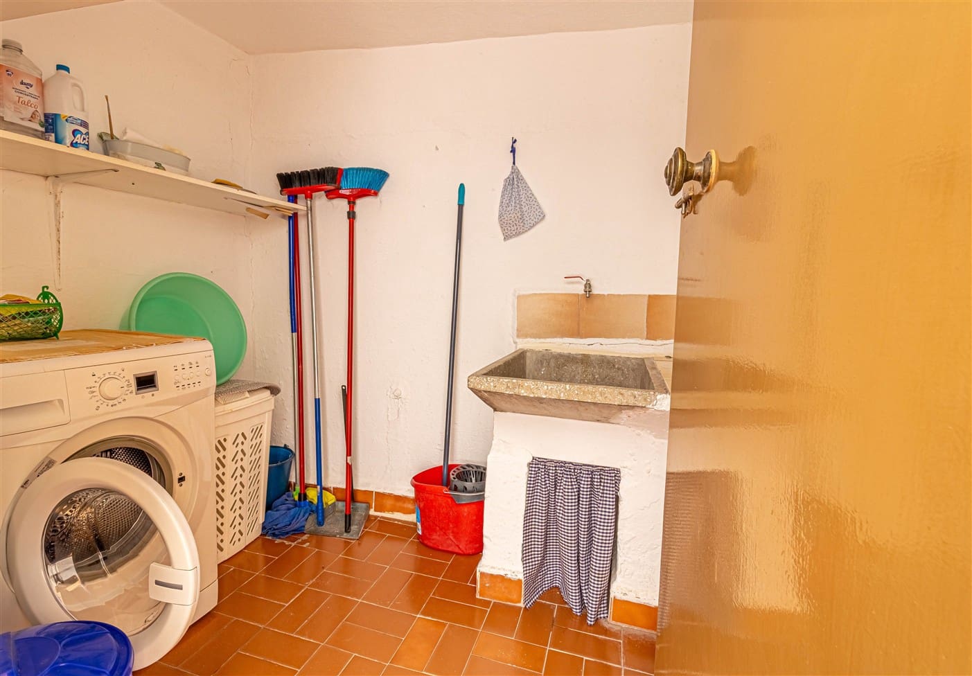 6 bedroom Townhouse for sale in Orgiva with garage - € 190,000 (Ref: 9311911)