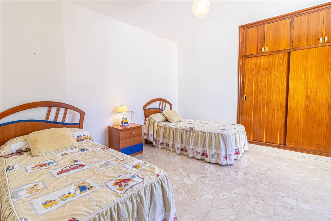 6 bedroom Townhouse for sale in Orgiva with garage - € 190,000 (Ref: 9311911)