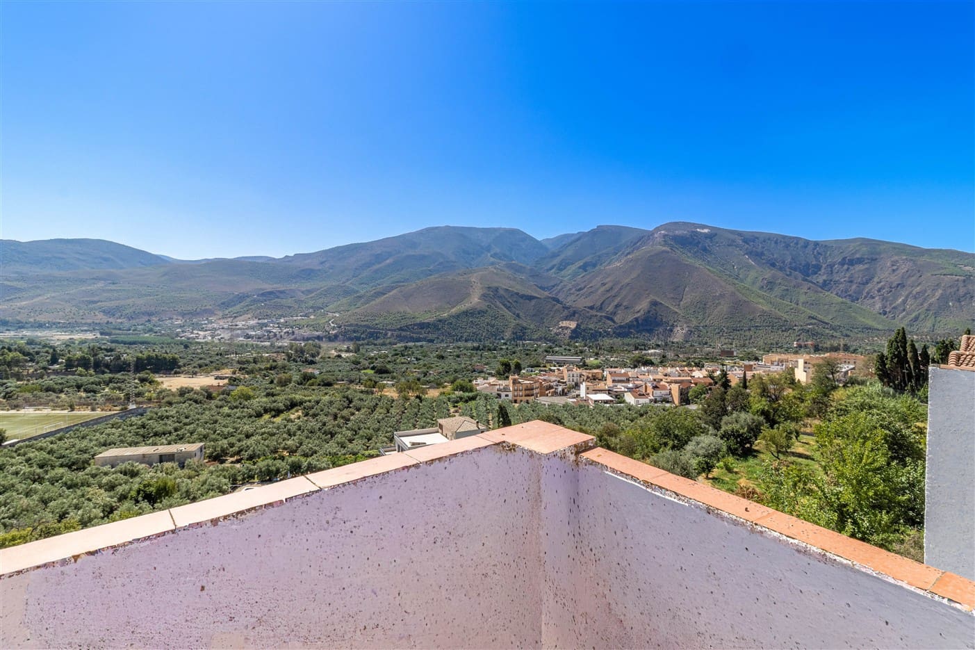 6 bedroom Townhouse for sale in Orgiva with garage - € 190,000 (Ref: 9311911)