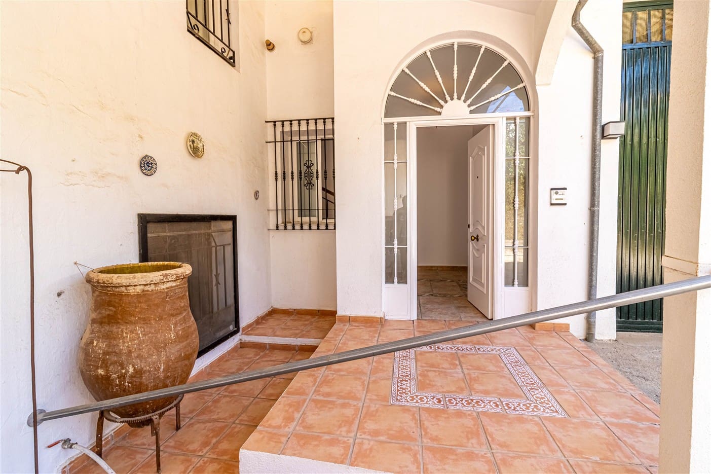 5 slaapkamer Halfvrijstaande villa te koop in El Pinar met zwembad garage - € 350.000 (Ref: 9311912)