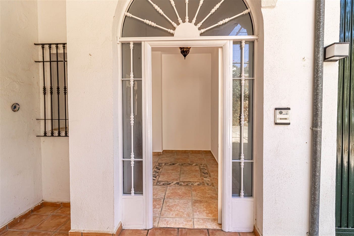 5 slaapkamer Halfvrijstaande villa te koop in El Pinar met zwembad garage - € 350.000 (Ref: 9311912)