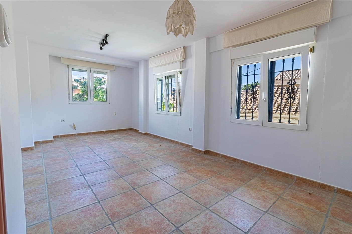 5 slaapkamer Halfvrijstaande villa te koop in El Pinar met zwembad garage - € 350.000 (Ref: 9311912)