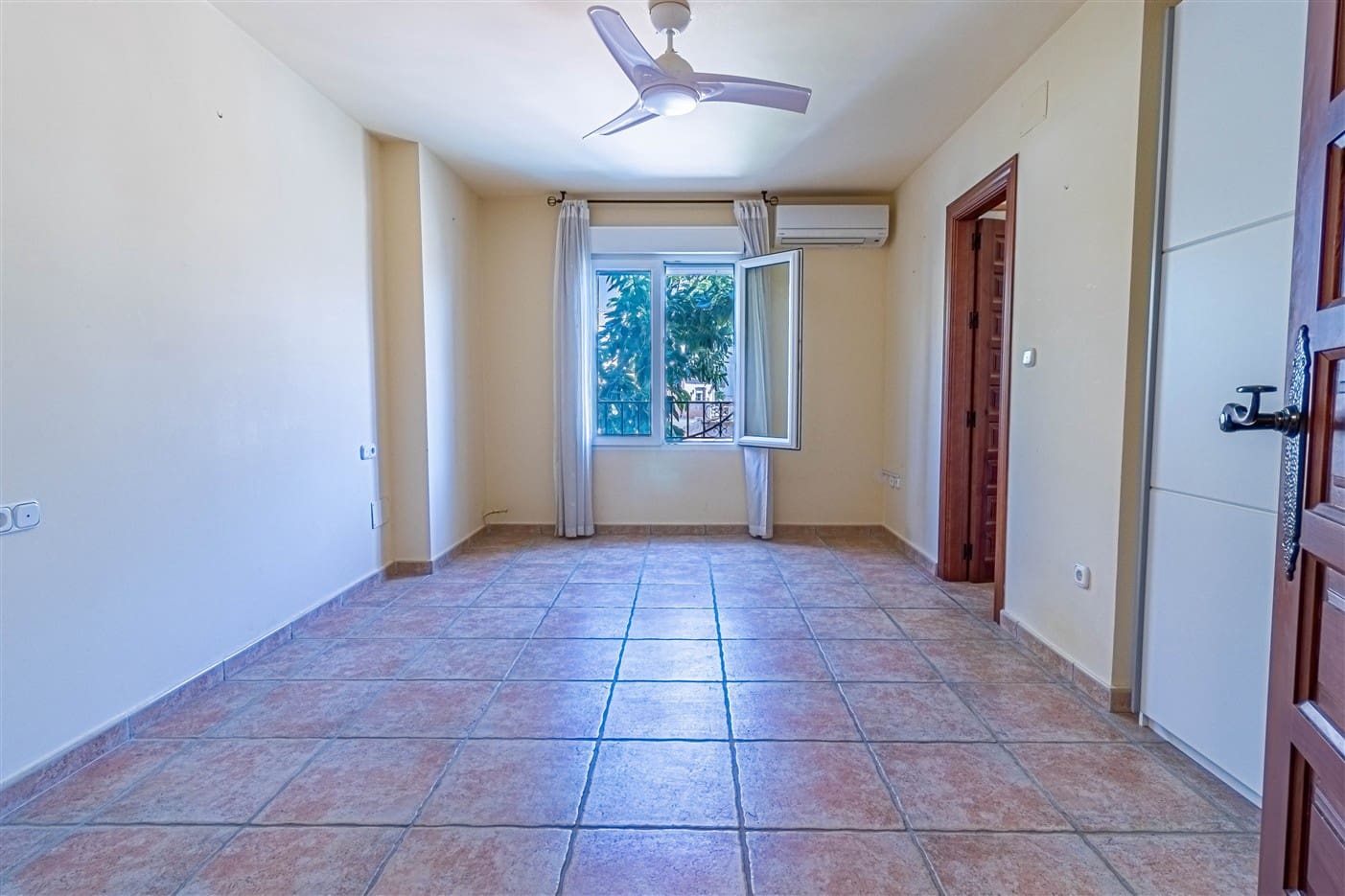 5 slaapkamer Halfvrijstaande villa te koop in El Pinar met zwembad garage - € 350.000 (Ref: 9311912)