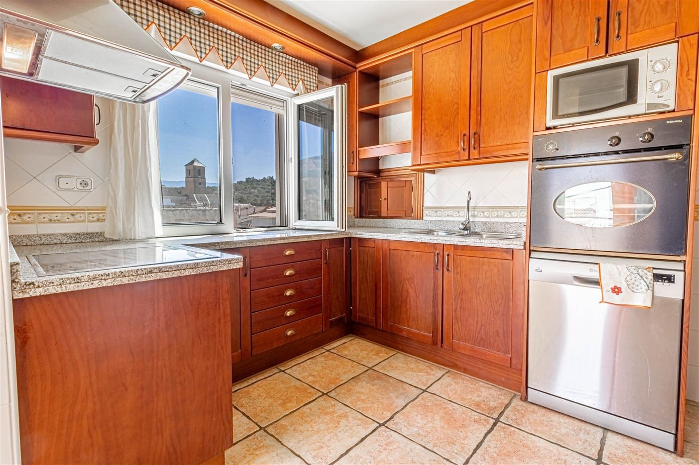 5 slaapkamer Halfvrijstaande villa te koop in El Pinar met zwembad garage - € 350.000 (Ref: 9311912)