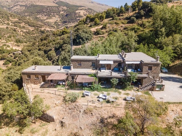 16 soveværelse Finca/Landehus til salg i Trevélez med swimmingpool garage - € 490.000 (Ref: 9360494)