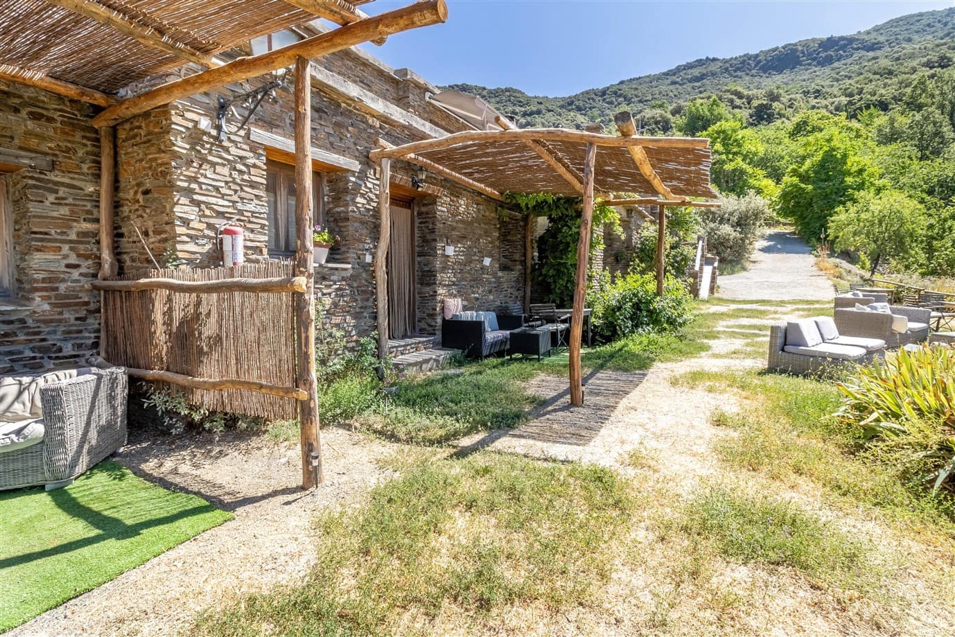 16 slaapkamer Finca/Landhuis te koop in Trevelez met zwembad garage - € 490.000 (Ref: 9360494)