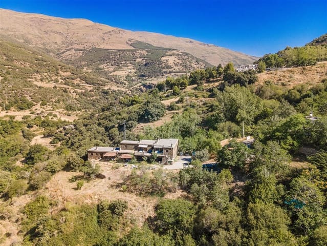 16 soveværelse Finca/Landehus til salg i Trevélez med swimmingpool garage - € 490.000 (Ref: 9360494)