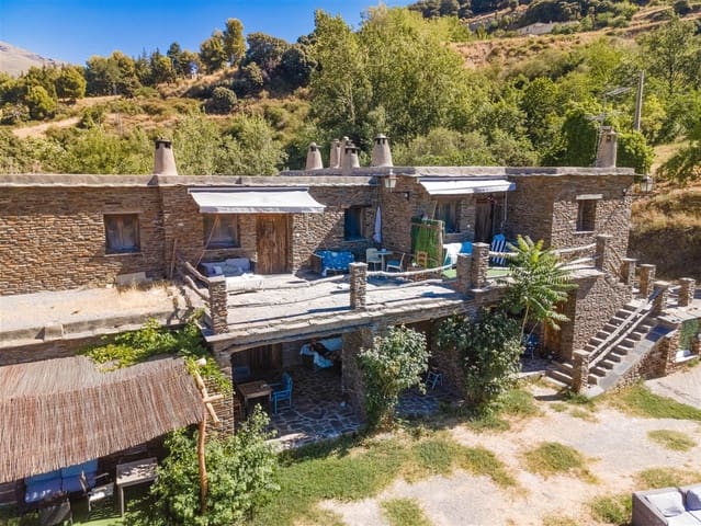 16 soveværelse Finca/Landehus til salg i Trevélez med swimmingpool garage - € 490.000 (Ref: 9360494)