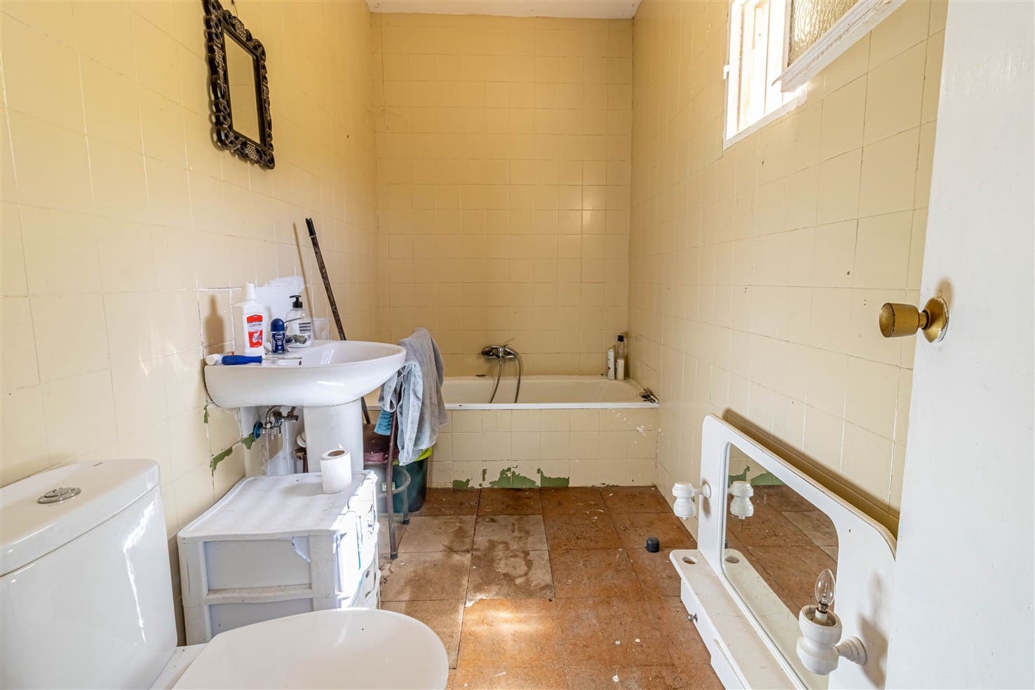 10 soveværelse Finca/Landehus til salg i Almegijar med garage - € 100.000 (Ref: 9805797)