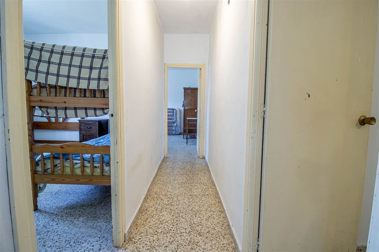 10 soveværelse Finca/Landehus til salg i Almegijar med garage - € 100.000 (Ref: 9805797)