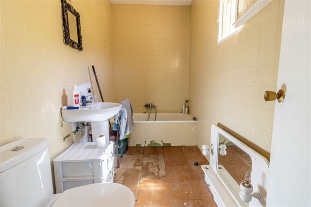 10 soveværelse Finca/Landehus til salg i Almegíjar med garage - € 100.000 (Ref: 9805797)