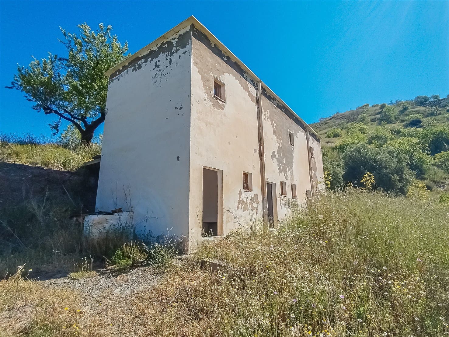 10 soveværelse Finca/Landehus til salg i Almegijar med garage - € 100.000 (Ref: 9805797)