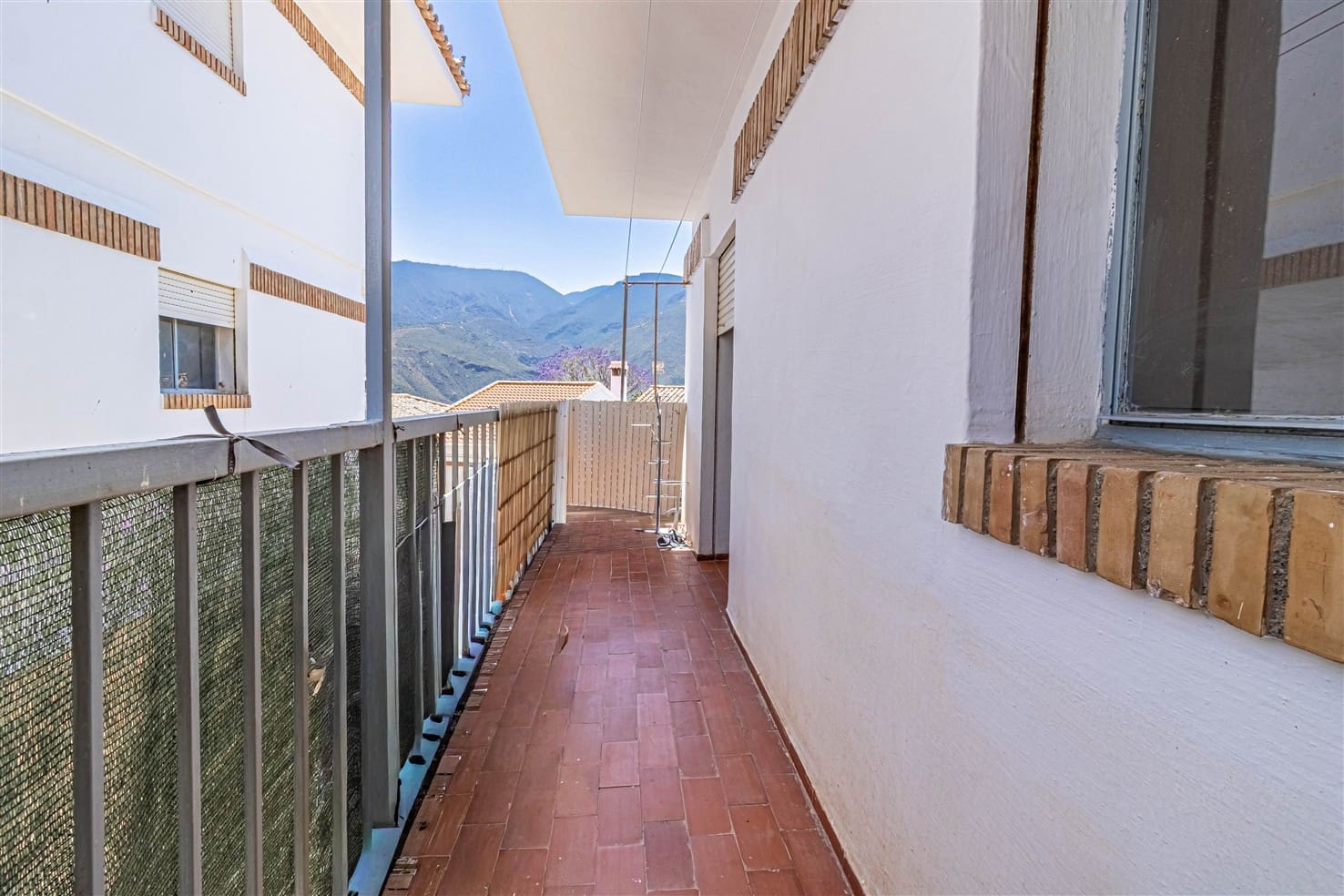 4 bedroom Apartment for sale in Orgiva - € 72,000 (Ref: 9874380)