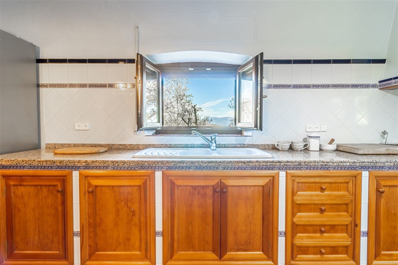 2 bedroom Finca/Country House for sale in Alpujarra de la Sierra with garage - € 250,000 (Ref: 9875276)