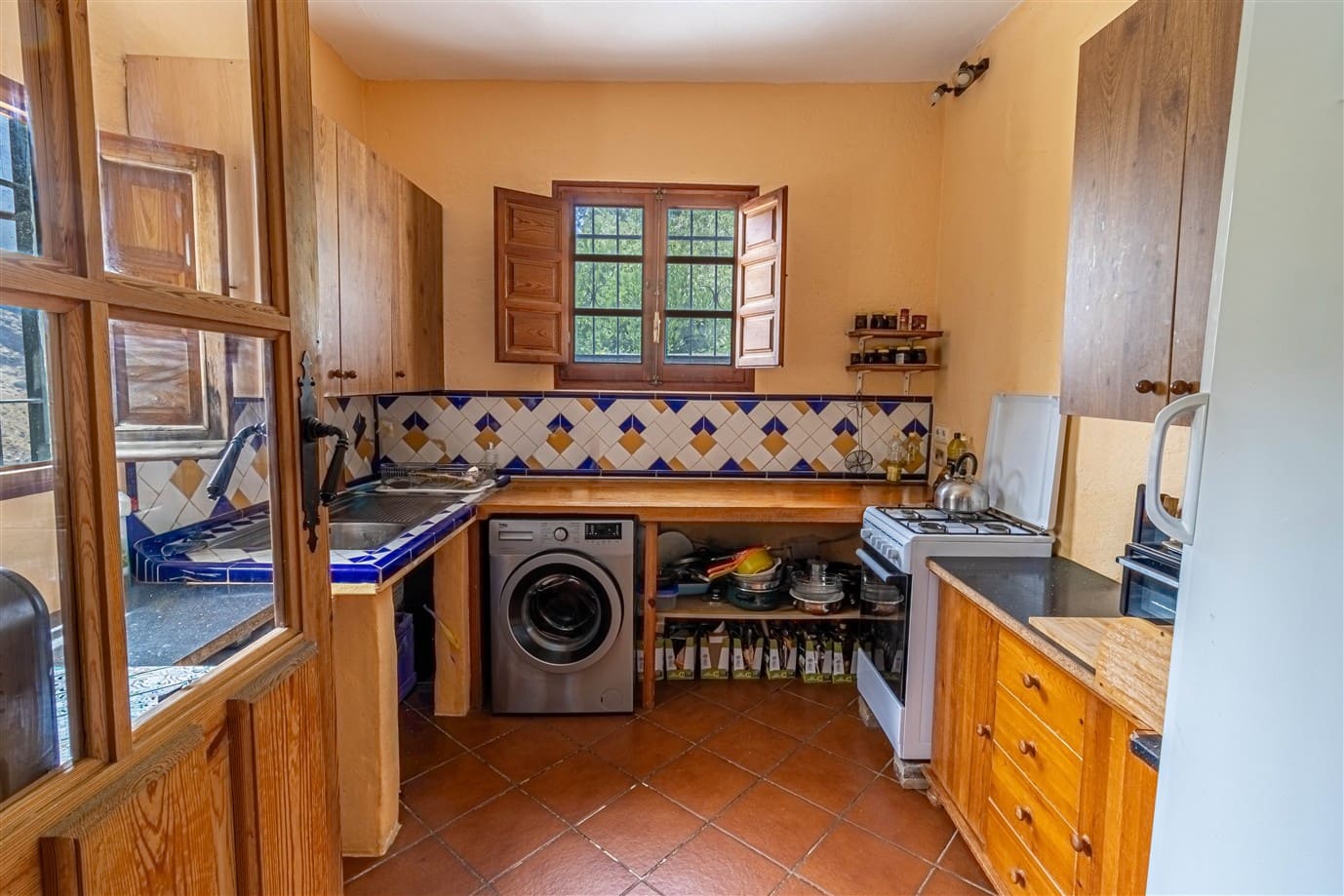 6 bedroom Finca/Country House for sale in Pampaneira with pool garage - € 275,000 (Ref: 9971677)