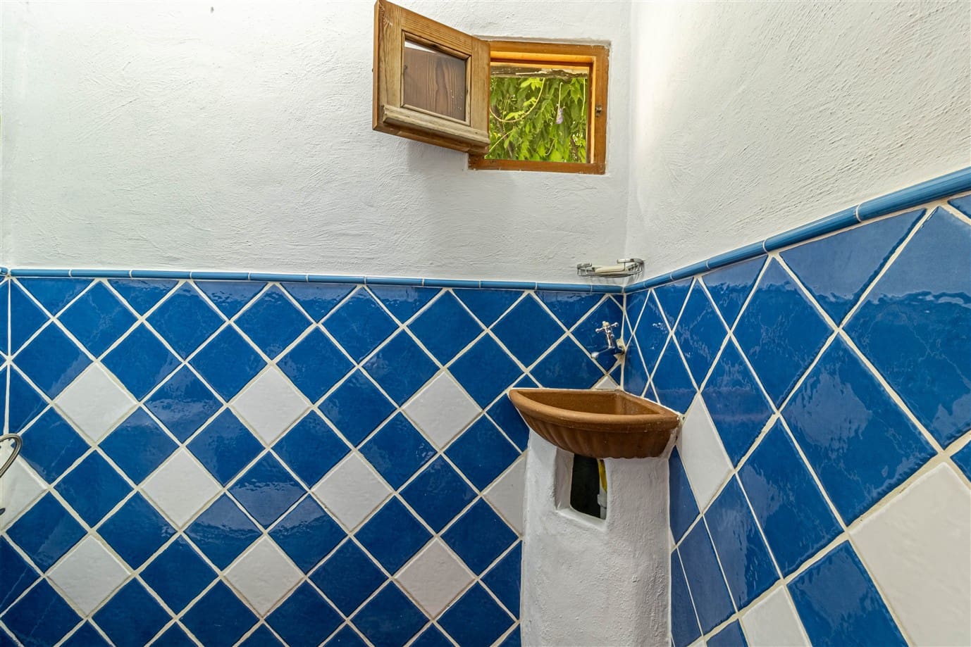 6 bedroom Finca/Country House for sale in Pampaneira with pool garage - € 275,000 (Ref: 9971677)