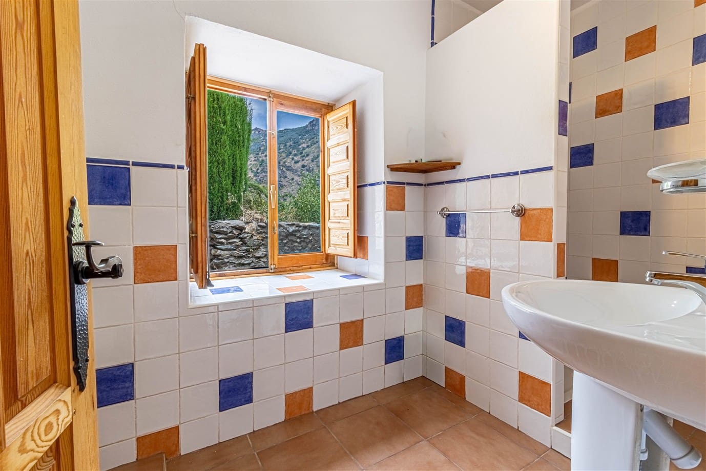 6 bedroom Finca/Country House for sale in Pampaneira with pool garage - € 275,000 (Ref: 9971677)