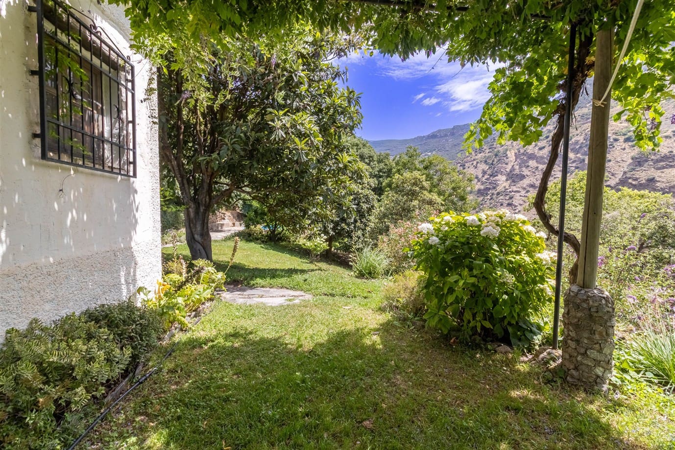 6 bedroom Finca/Country House for sale in Pampaneira with pool garage - € 275,000 (Ref: 9971677)