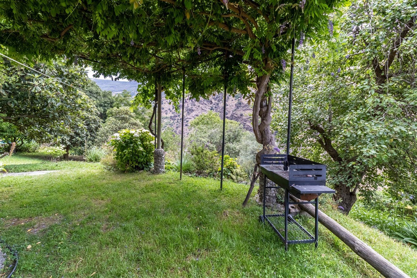 6 bedroom Finca/Country House for sale in Pampaneira with pool garage - € 275,000 (Ref: 9971677)