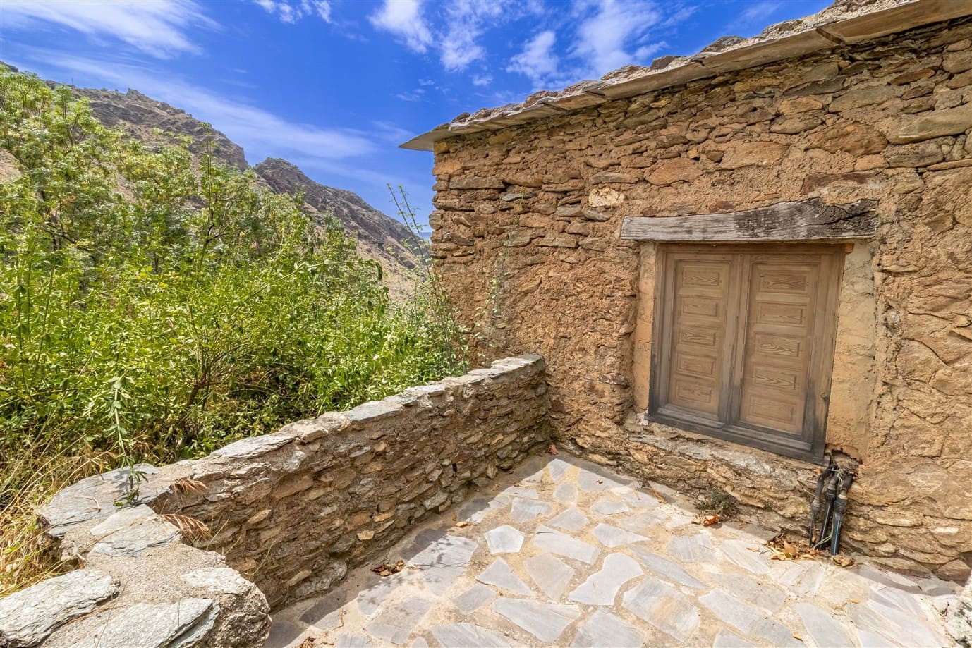 6 bedroom Finca/Country House for sale in Pampaneira with pool garage - € 275,000 (Ref: 9971677)