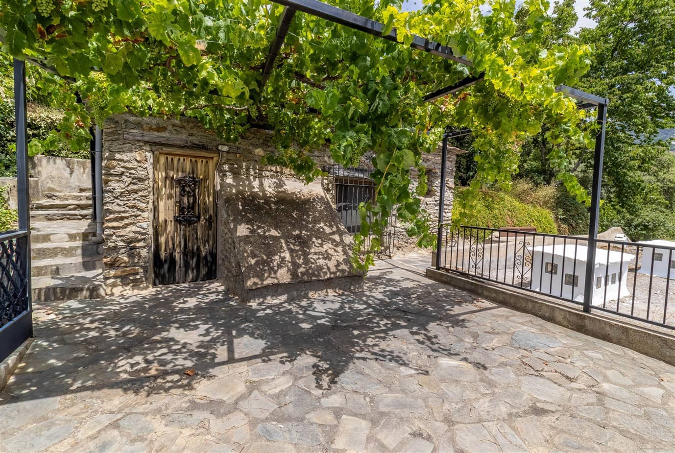 6 bedroom Finca/Country House for sale in Pampaneira with pool garage - € 275,000 (Ref: 9971677)