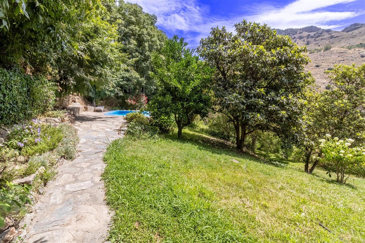 6 bedroom Finca/Country House for sale in Pampaneira with pool garage - € 275,000 (Ref: 9971677)