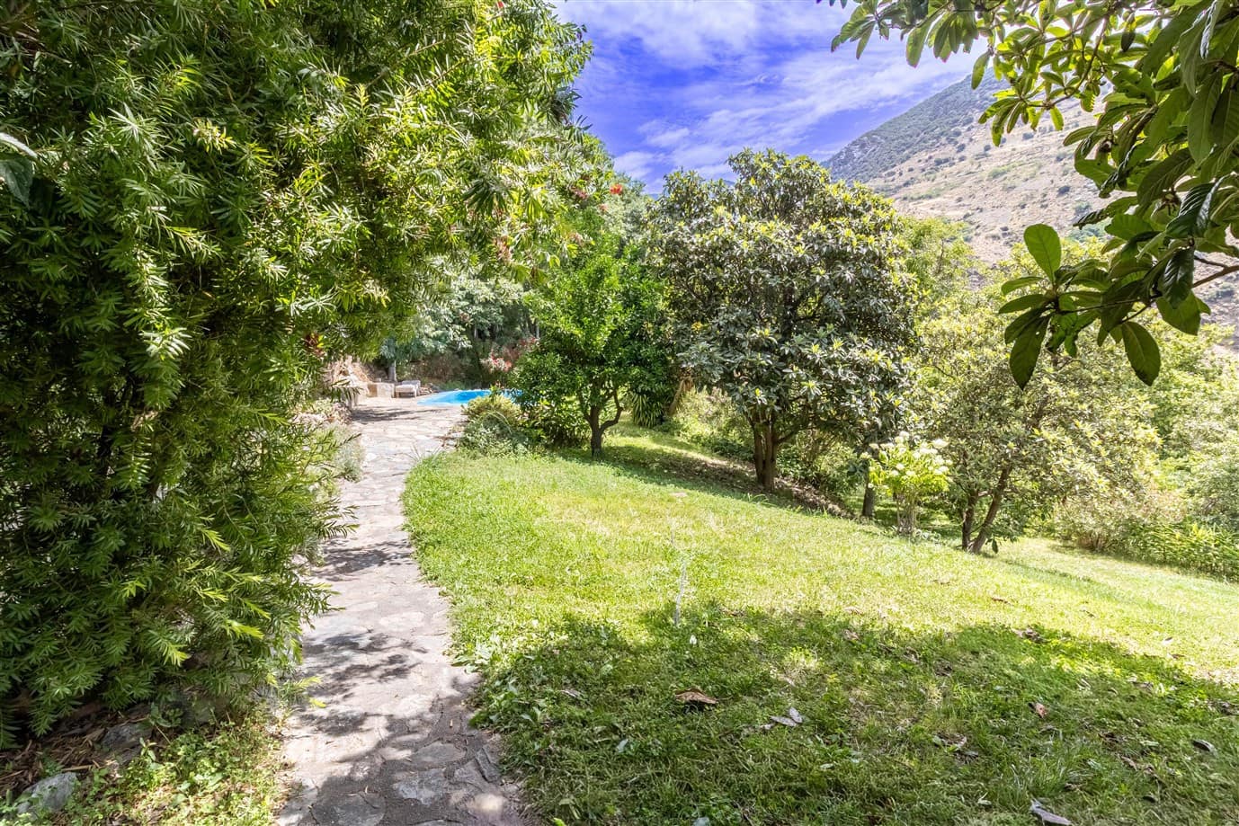 6 bedroom Finca/Country House for sale in Pampaneira with pool garage - € 275,000 (Ref: 9971677)