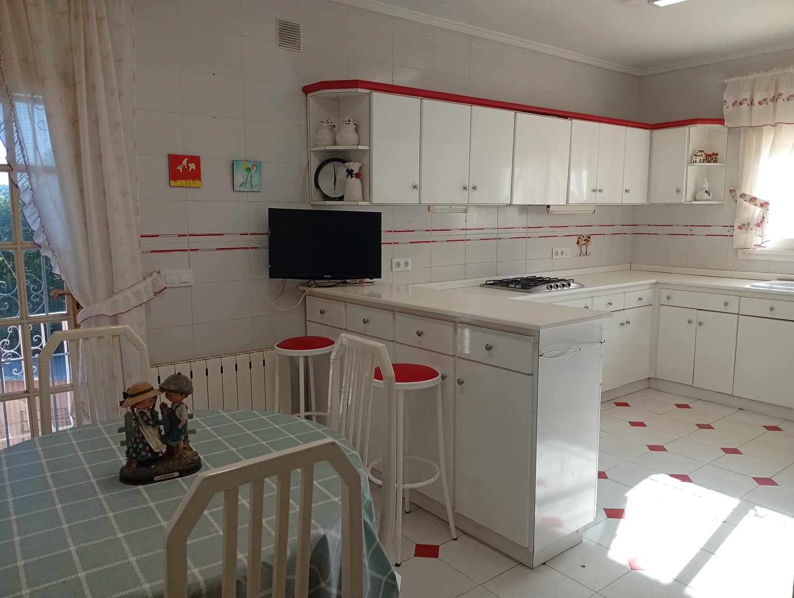 Villa til salgs i Jalon / Xalo med garasje - € 700 000 (Ref: 247593)