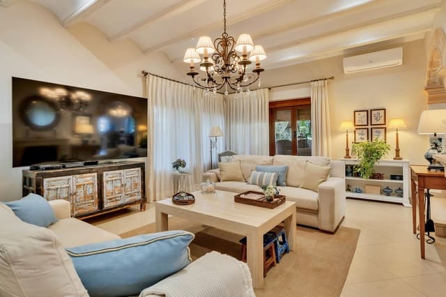 5 bedroom Villa for sale in Dénia with pool garage - € 1,395,000 (Ref: 247812)