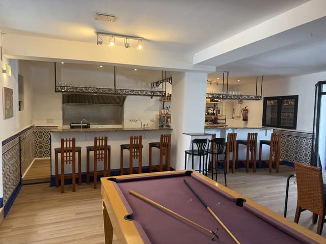 Restaurant/bar te koop in Orba met garage - € 476.000 (Ref: 250399)