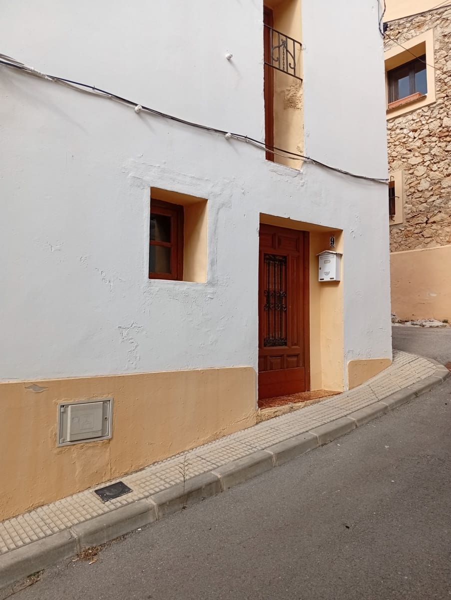 3 soveværelse Byhus til salg i Alcalali / Alcanali - € 110.000 (Ref: 251337)