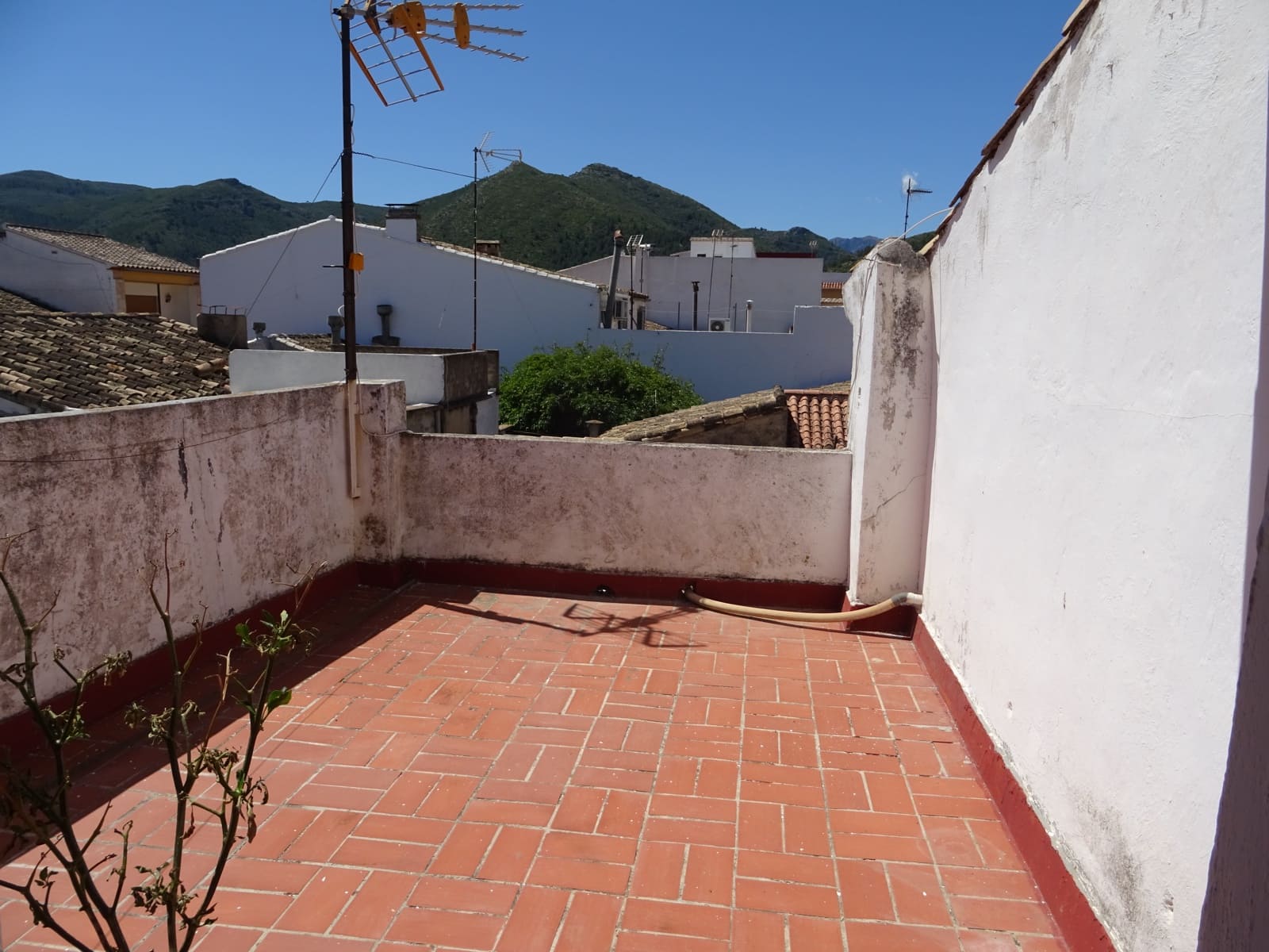 8 soveværelse Byhus til salg i Jalon / Xalo - € 330.000 (Ref: 251340)