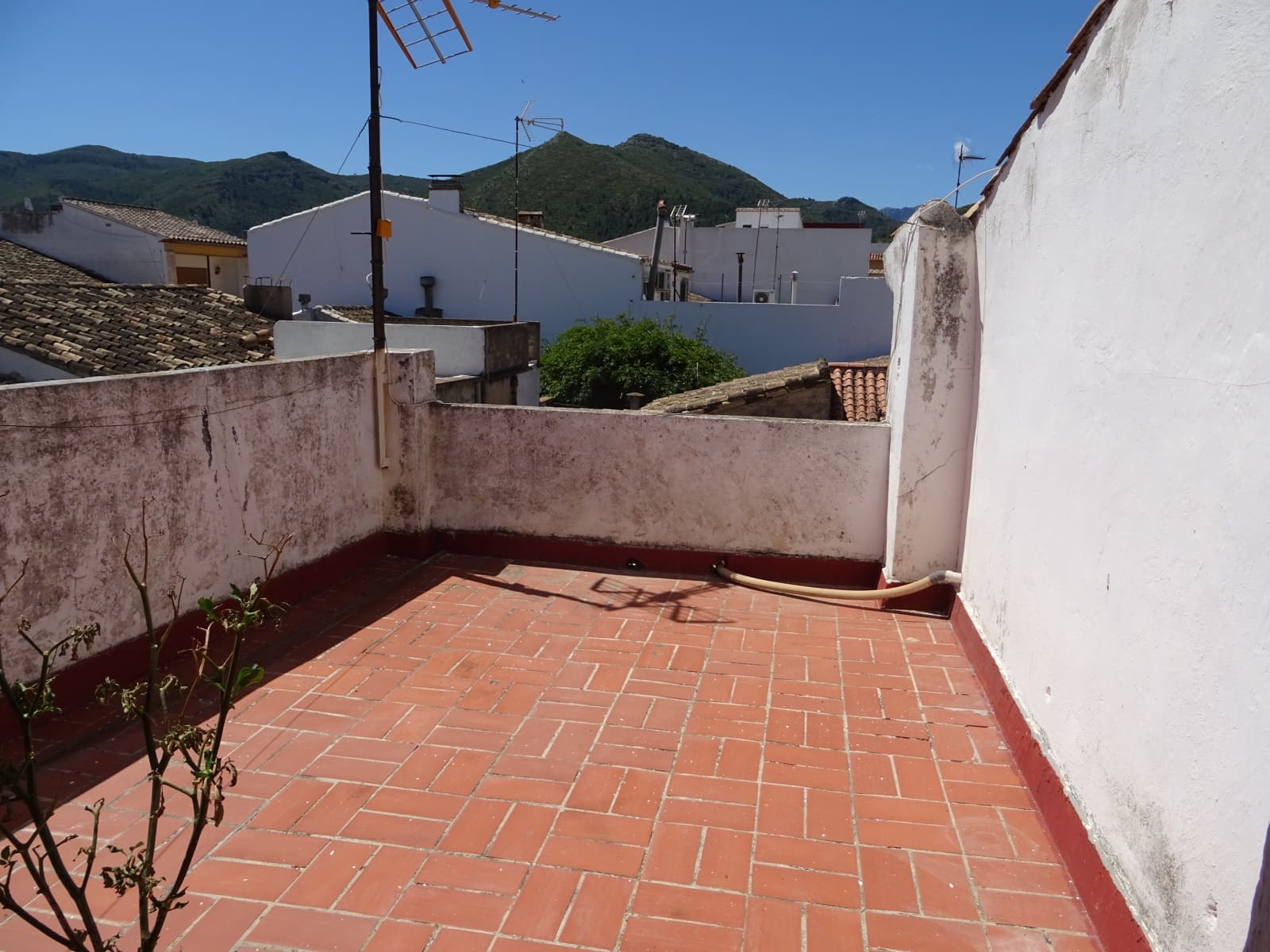 8 soveværelse Byhus til salg i Jalon / Xalo - € 330.000 (Ref: 251340)