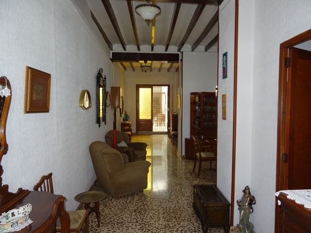 8 bedroom Townhouse for sale in Jalón / Xaló - € 330,000 (Ref: 251340)