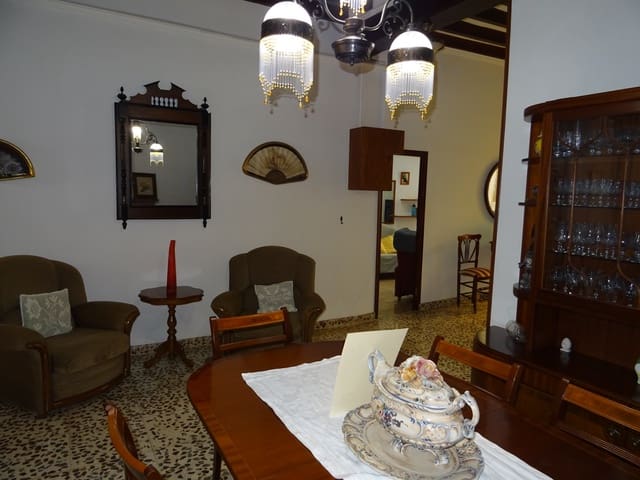 8 bedroom Townhouse for sale in Jalón / Xaló - € 330,000 (Ref: 251340)