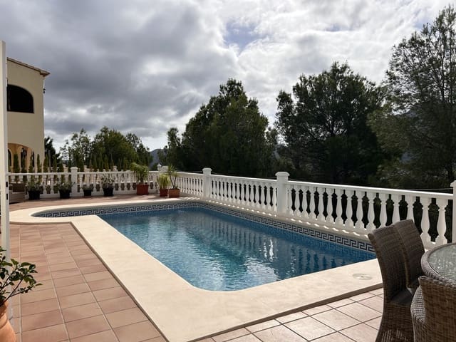 3 bedroom Villa for sale in Parcent with pool garage - € 345,000 (Ref: 283786)