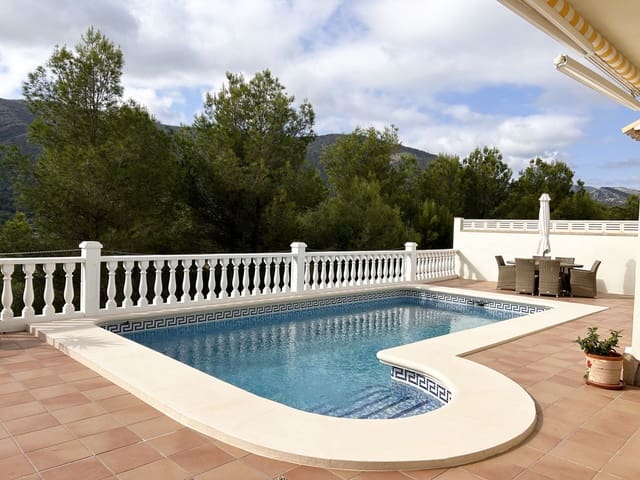 3 bedroom Villa for sale in Parcent with pool garage - € 345,000 (Ref: 283786)