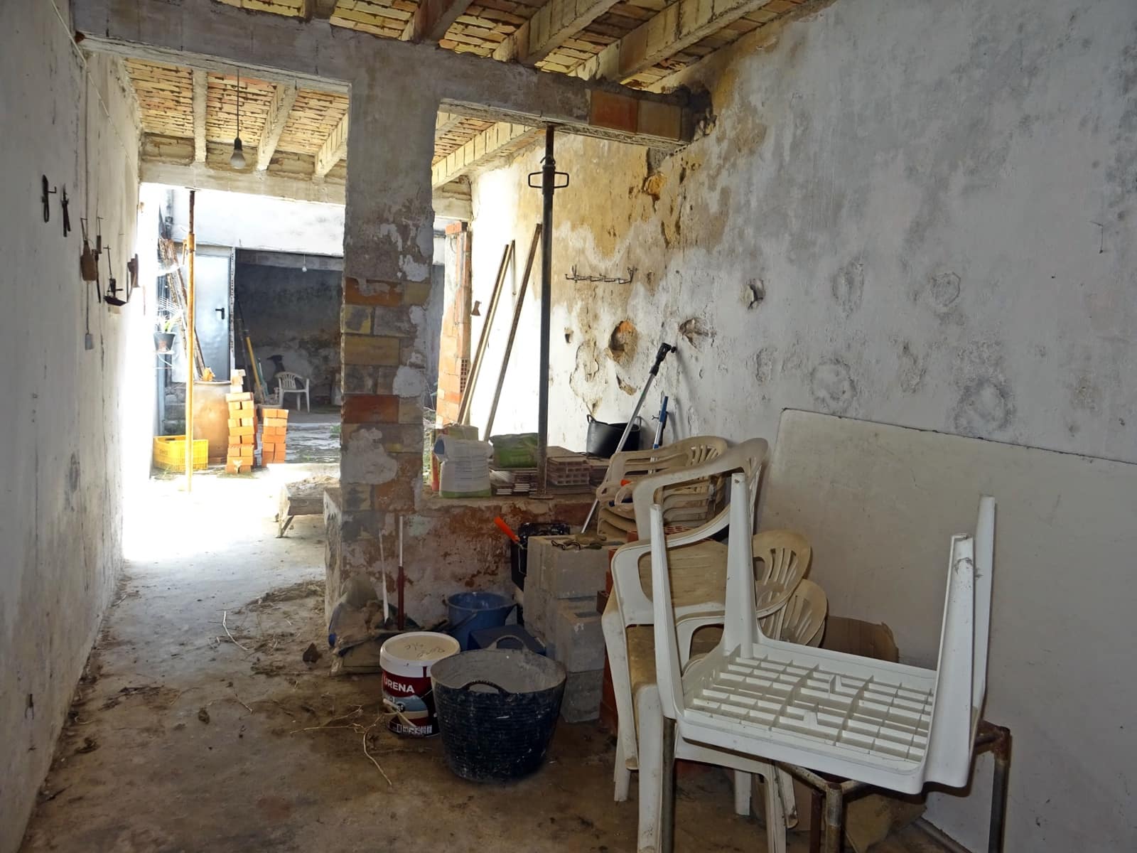 5 bedroom Townhouse for sale in Orba - € 165,000 (Ref: 714513)