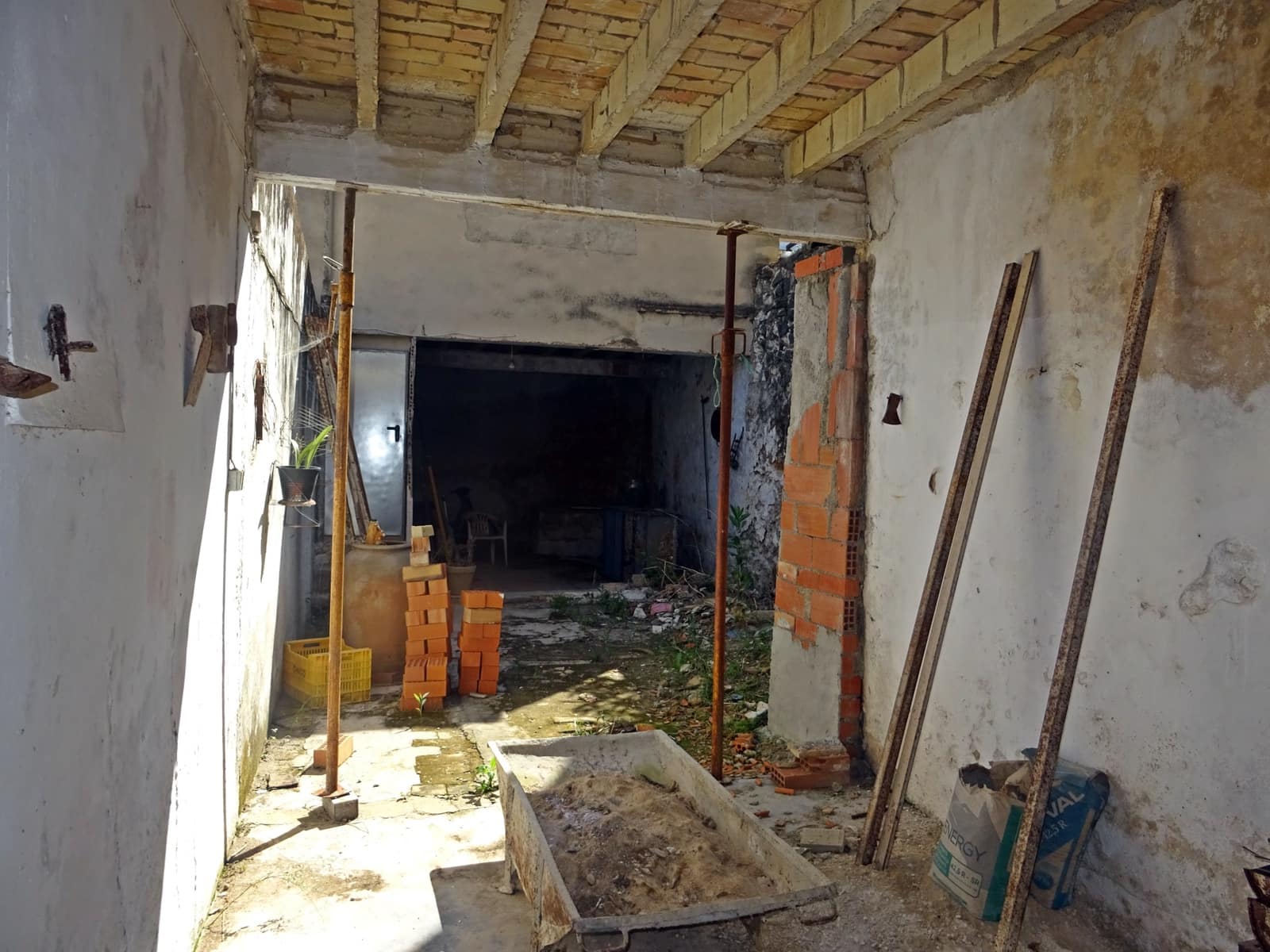 5 bedroom Townhouse for sale in Orba - € 165,000 (Ref: 714513)